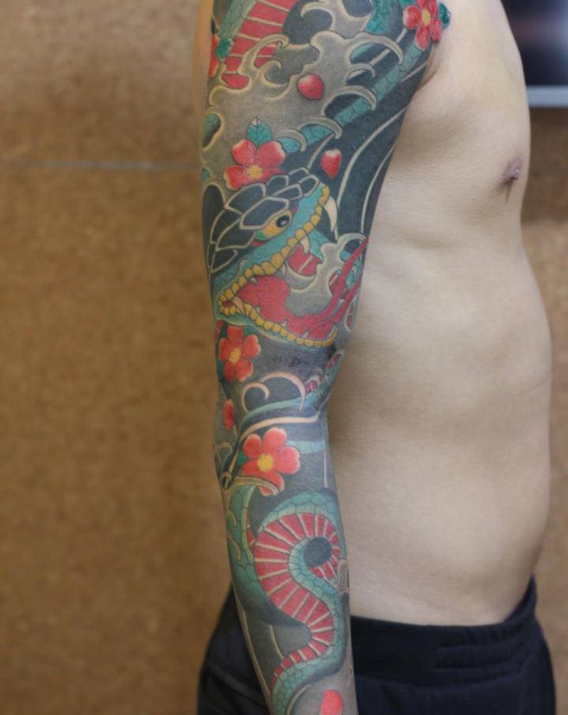 花臂纹身图片_手臂老传统纹身图案