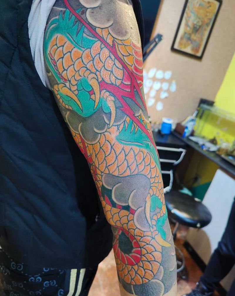 花臂纹身图片_手臂老传统纹身图案