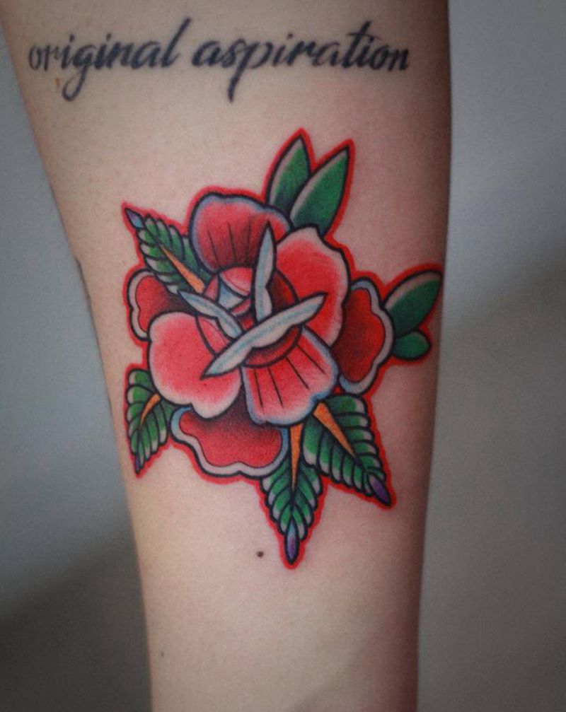 玫瑰纹身图片_手臂Old School纹身图案