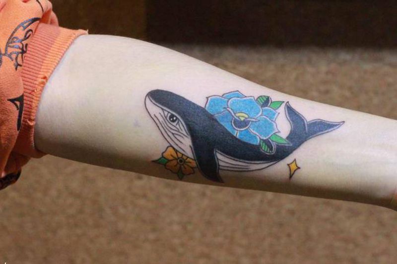 鲸鱼纹身图片_手臂Old School纹身图案