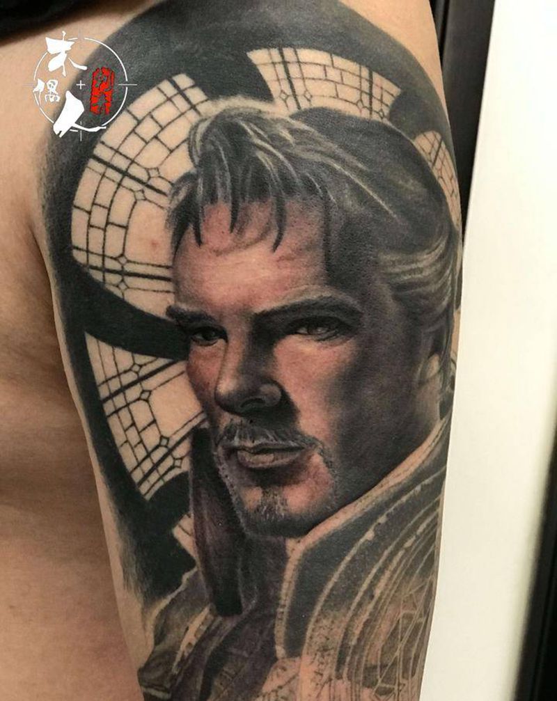 奇艺博士纹身图片_肩部欧美写实纹身图案