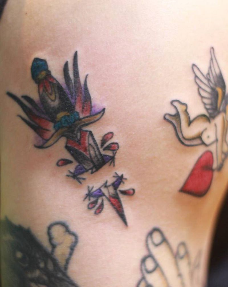 匕首纹身图片_手臂Old School纹身图案