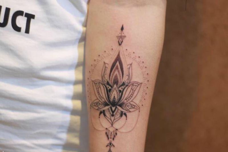 点刺纹身图片_手臂点刺纹身图案