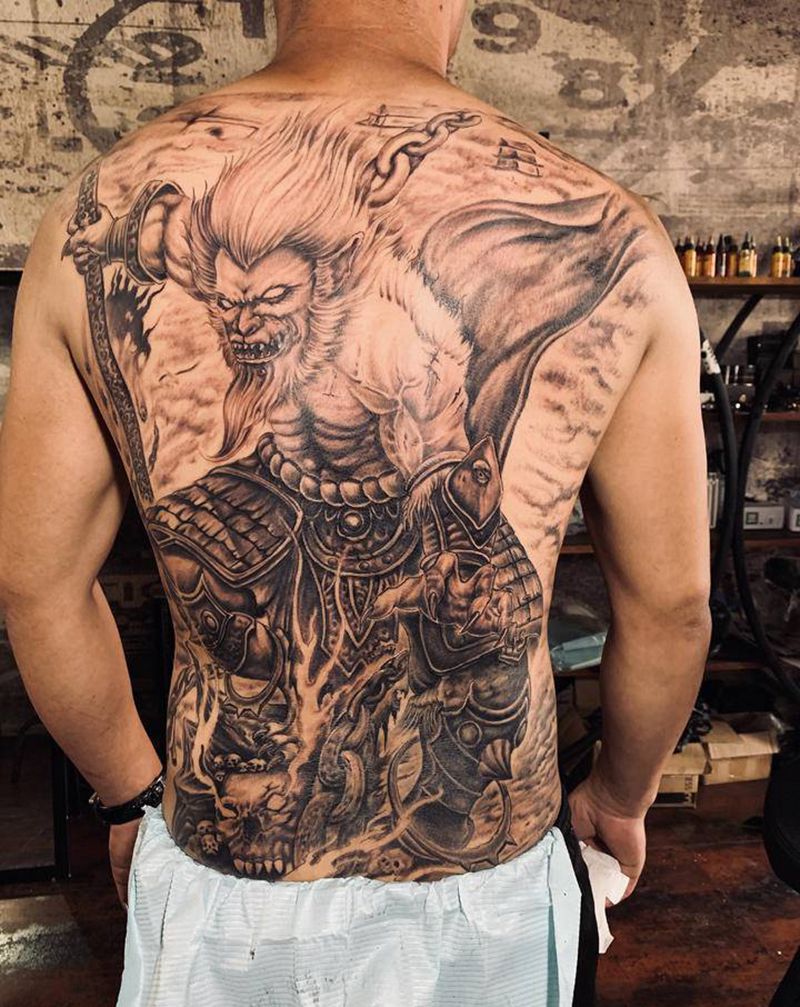 满背纹身图片_背部纹身图案