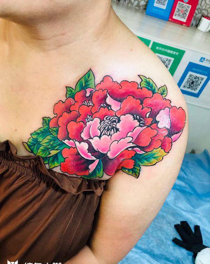 牡丹纹身图片_胸部纹身图案