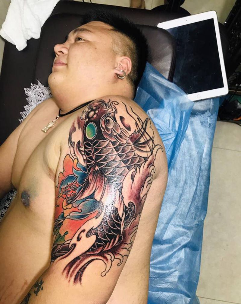鲤鱼纹身图片_手臂纹身图案
