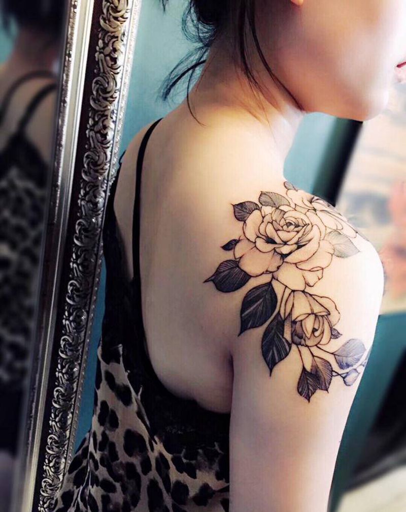 素花纹身图片_肩部纹身图案