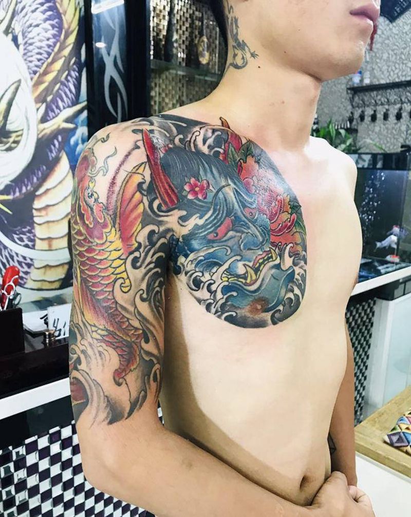 半甲纹身图片_胸部纹身图案