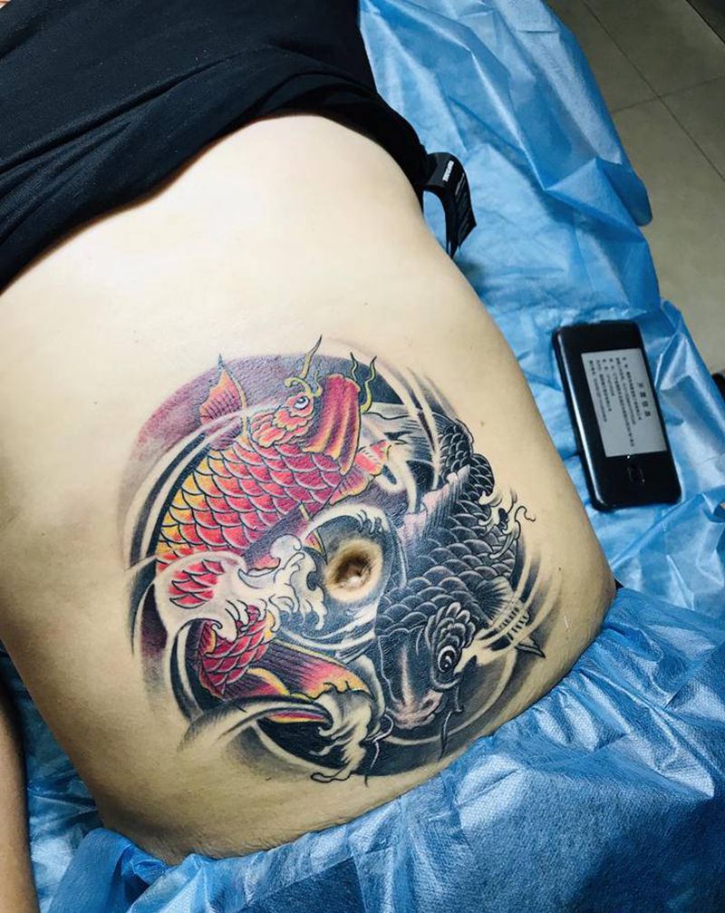 招财锦鲤纹身图片_腹部纹身图案