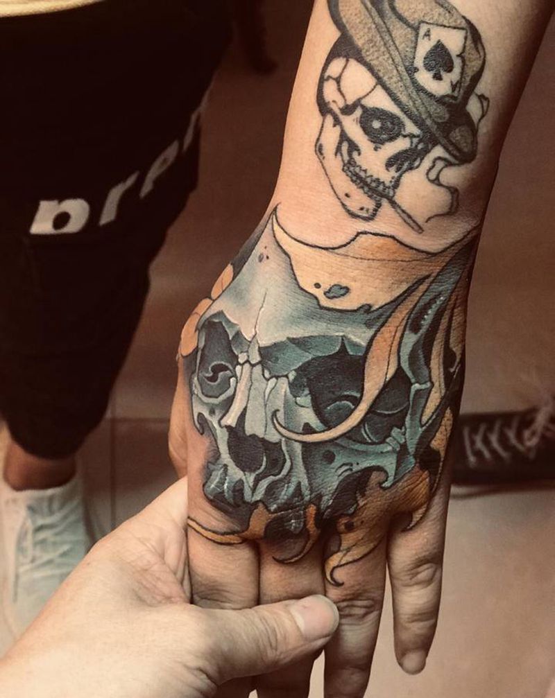 手背骷髅纹身图片_手部New School纹身图案