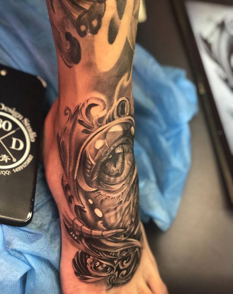 写实眼睛纹身图片_脚部欧美写实纹身图案