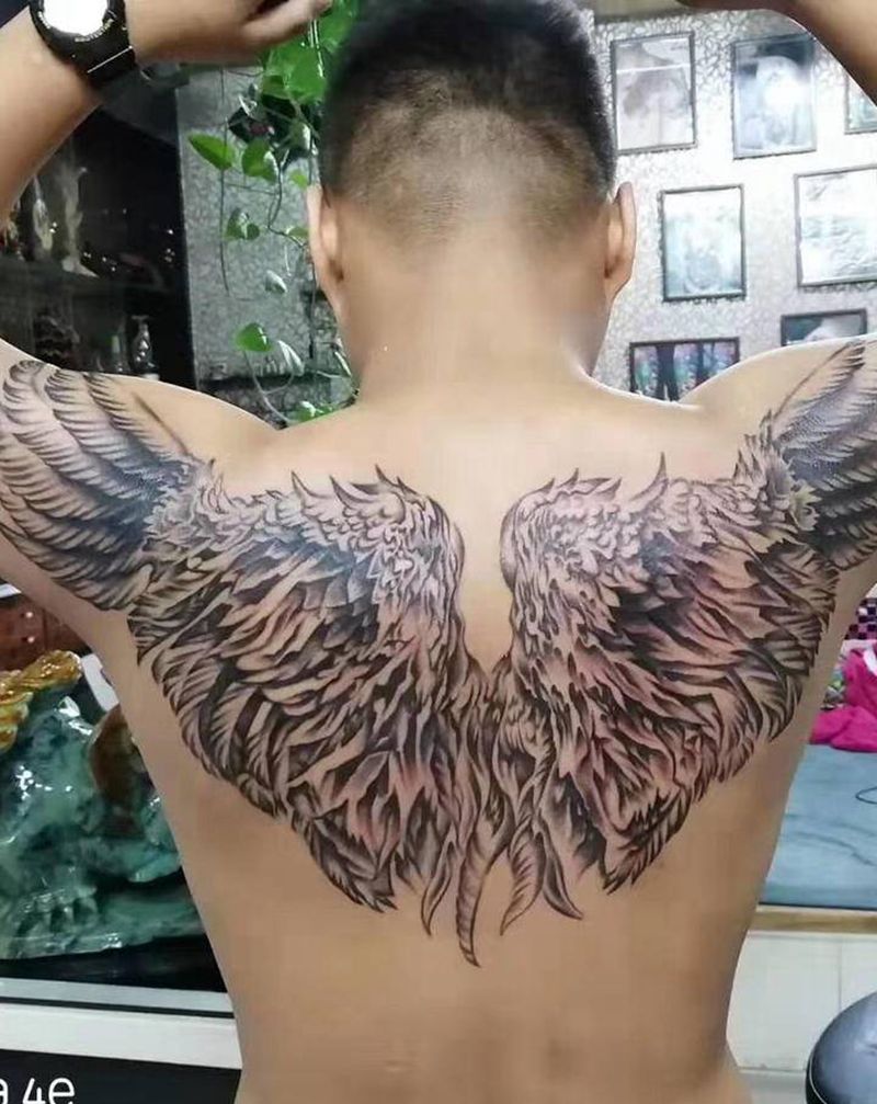 翅膀纹身图片_背部纹身图案