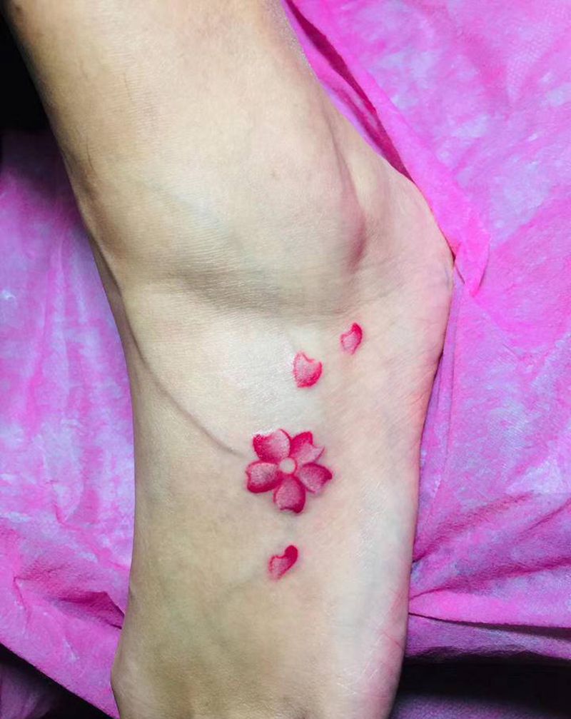 樱花纹身图片_脚部纹身图案