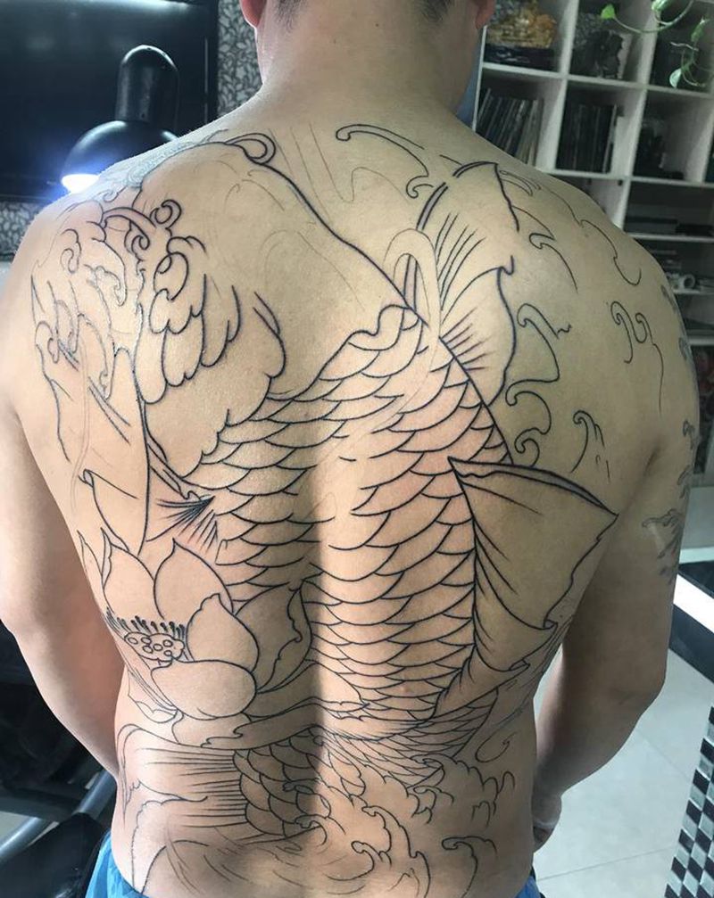 鲤鱼纹身图片_背部纹身图案