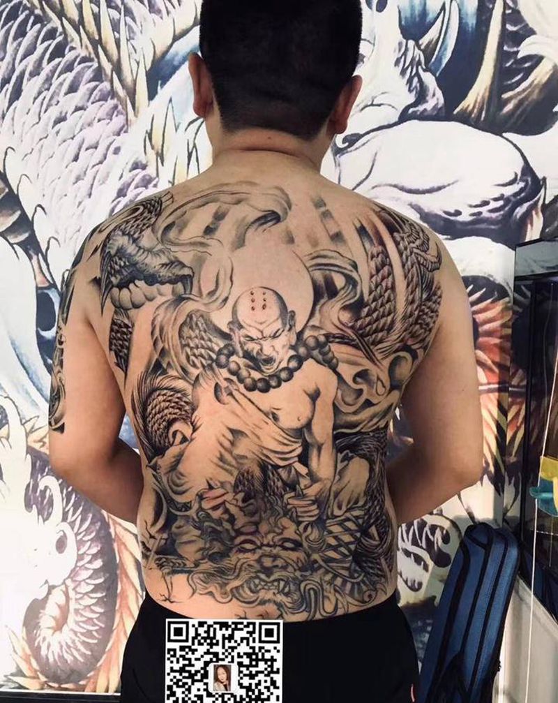 降龙罗汉纹身图片_背部纹身图案