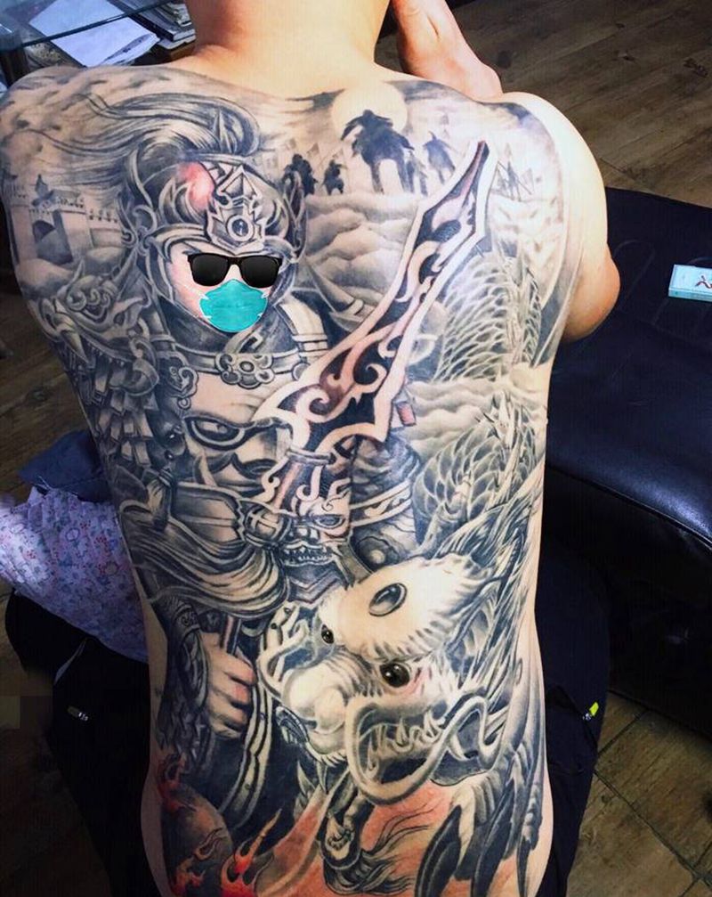 赵云纹身图片_背部纹身图案