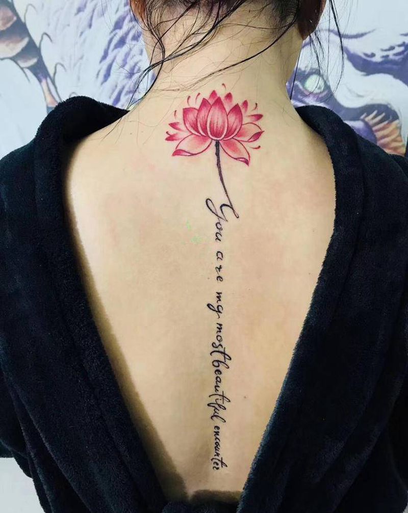 莲花纹身图片_背部纹身图案