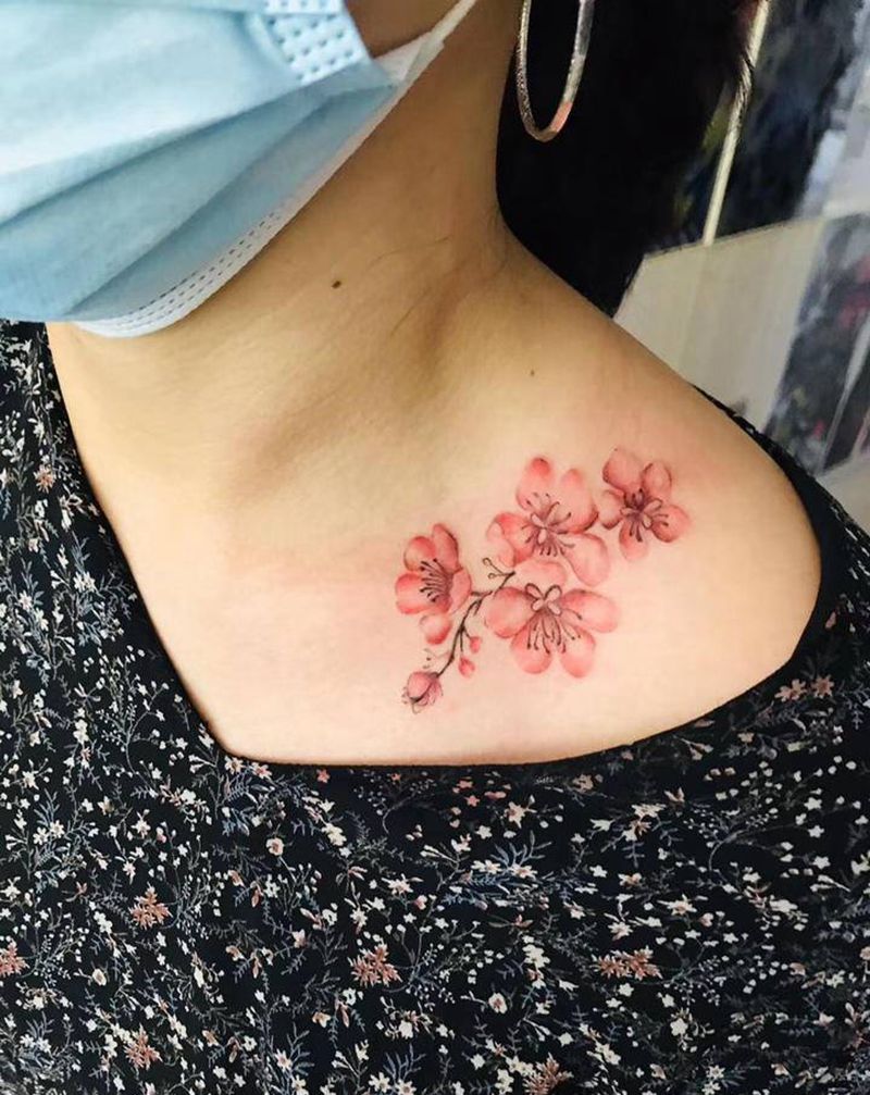 梅花纹身图片_颈部纹身图案