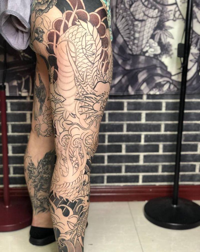 包腿龙纹身图片_腿部老传统日式传统纹身图案