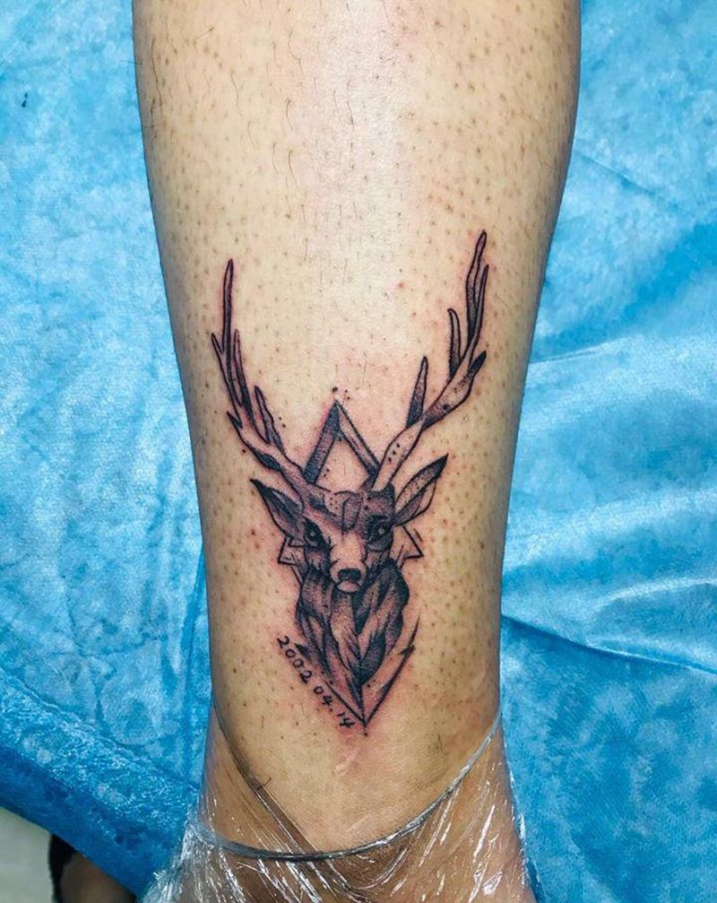 鹿纹身图片_脚部纹身图案