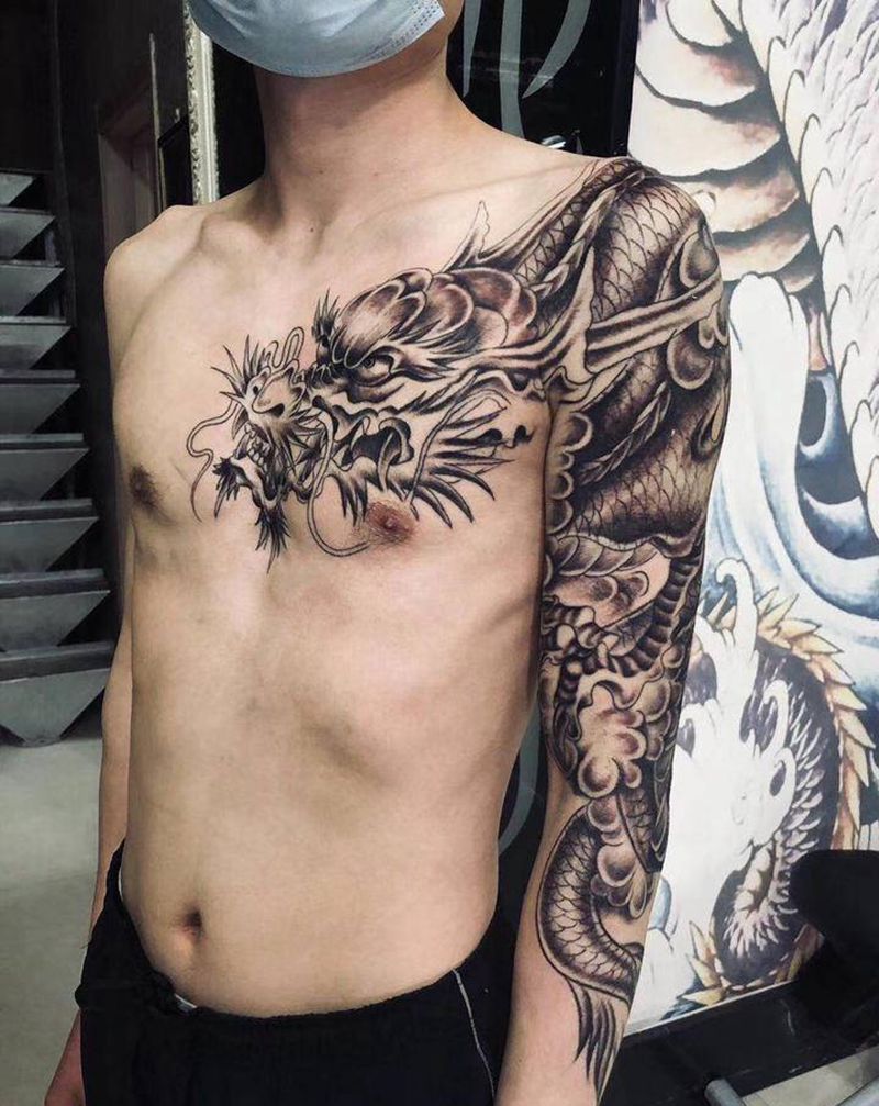 过肩龙纹身图片_胸部手臂纹身图案