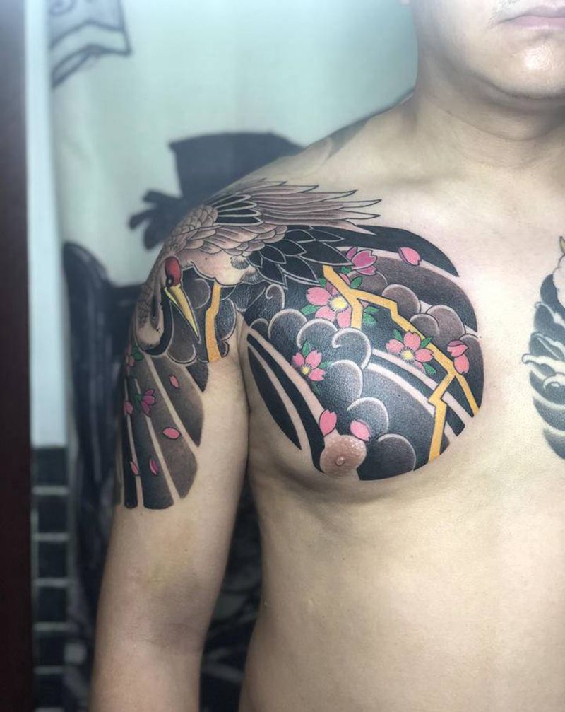 半甲鹤完工纹身图片_手臂胸部老传统日式老传统鹤纹身图案