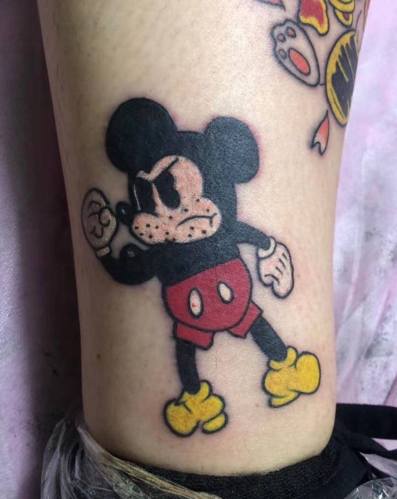 米老鼠纹身图片_腿部纹身图案
