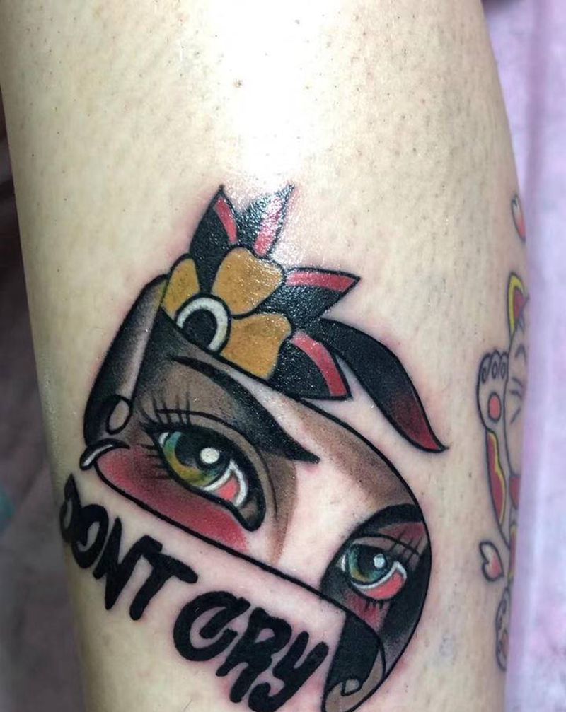 美女之眼纹身图片_腿部纹身图案