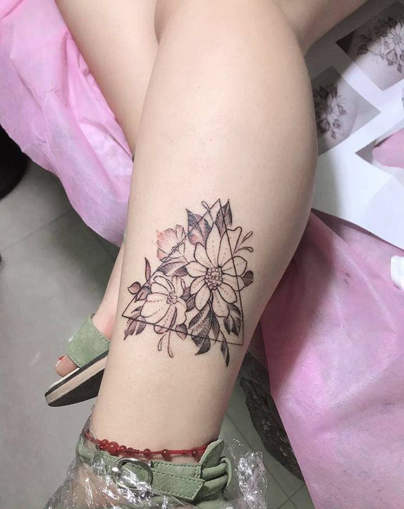 素花纹身图片_腿部纹身图案