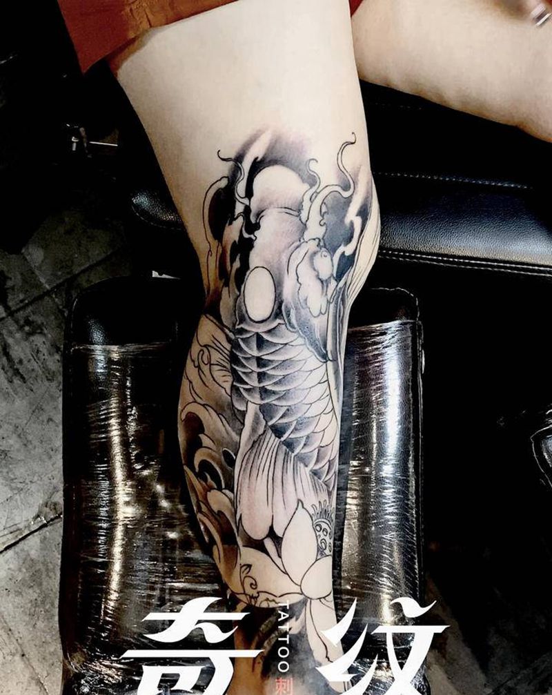 鲤鱼遮盖纹身图片_腿部新传统纹身图案