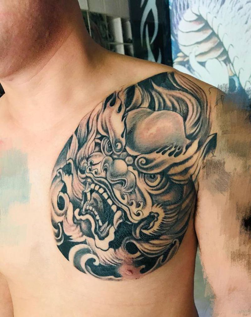 唐狮纹身图片_胸部纹身图案