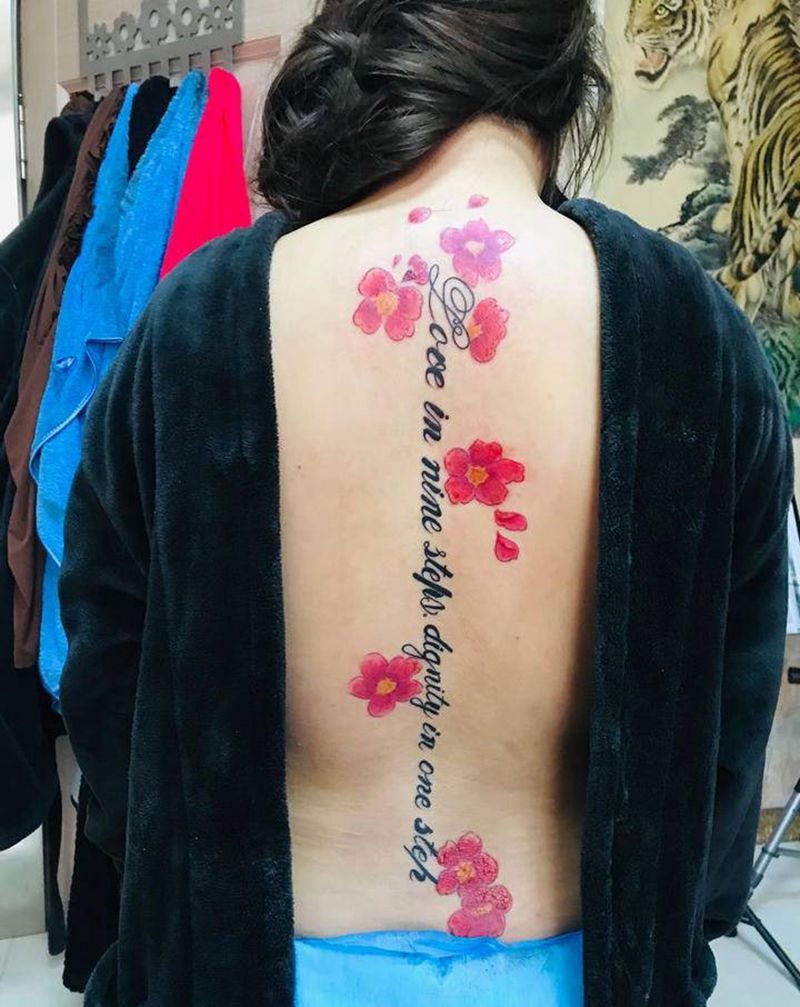 小清新纹身图片_背部纹身图案