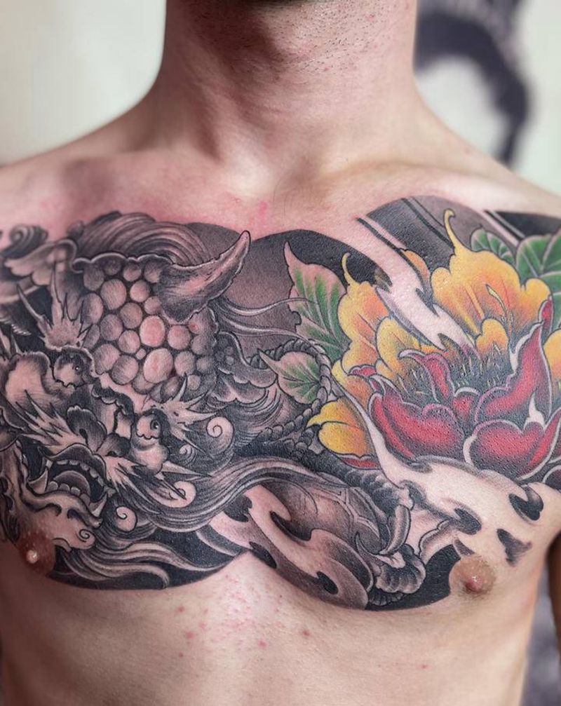 新传统花胸唐狮纹身图片_胸部新传统遮盖唐狮荷花纹身图案