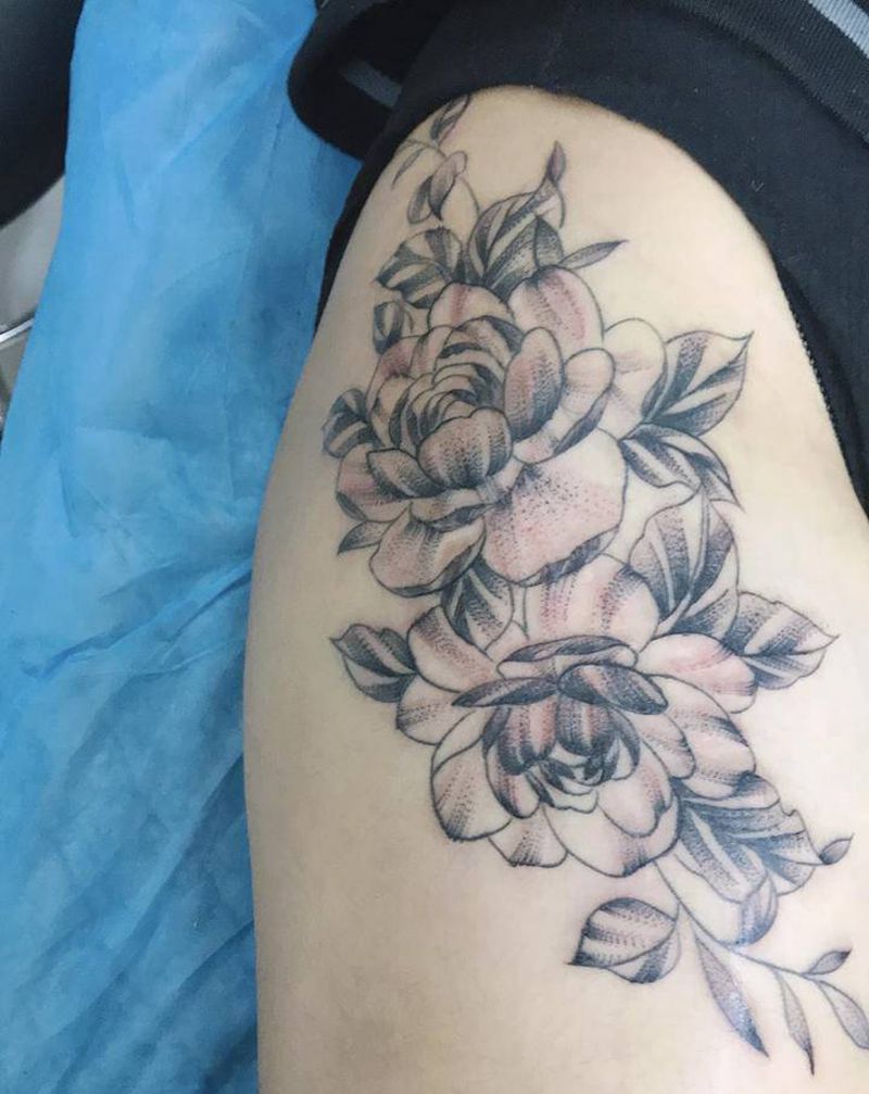 素花纹身图片_腿部纹身图案