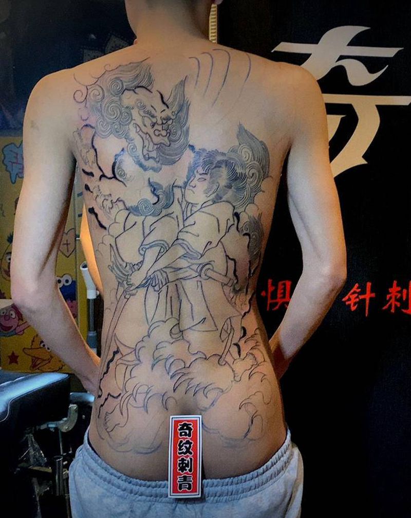 老传统割线纹身图片_背部老传统纹身图案