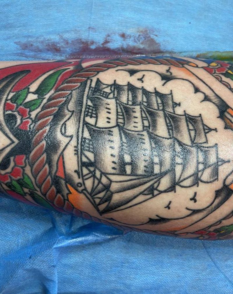 一帆风顺纹身图片_腿部Old School纹身图案