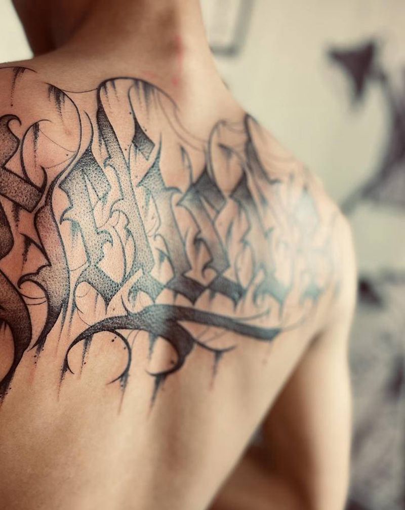 相信纹身图片_背部花体字点刺纹身图案