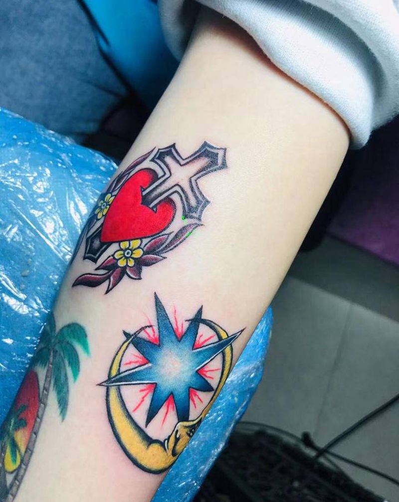 月亮纹身图片_手臂纹身图案