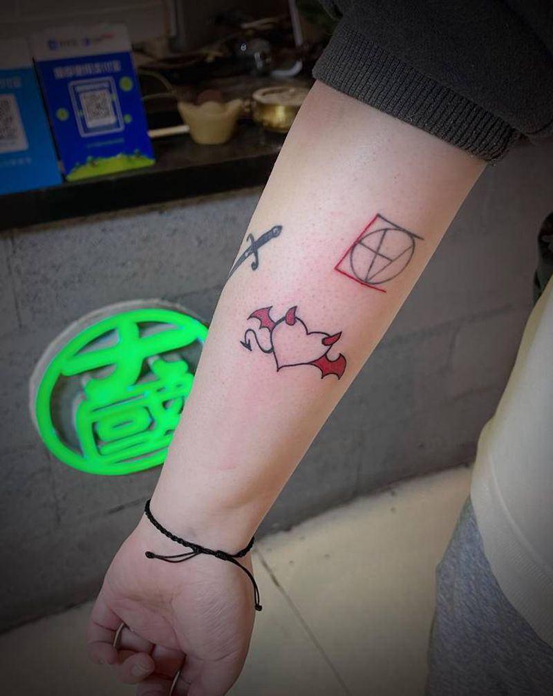 ❤纹身图片_手部几何纹身图案