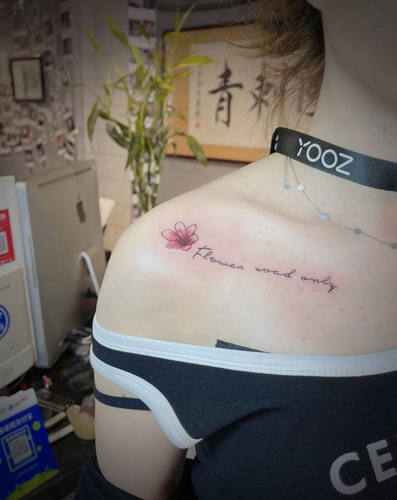 花纹身图片_肩部水彩纹身图案