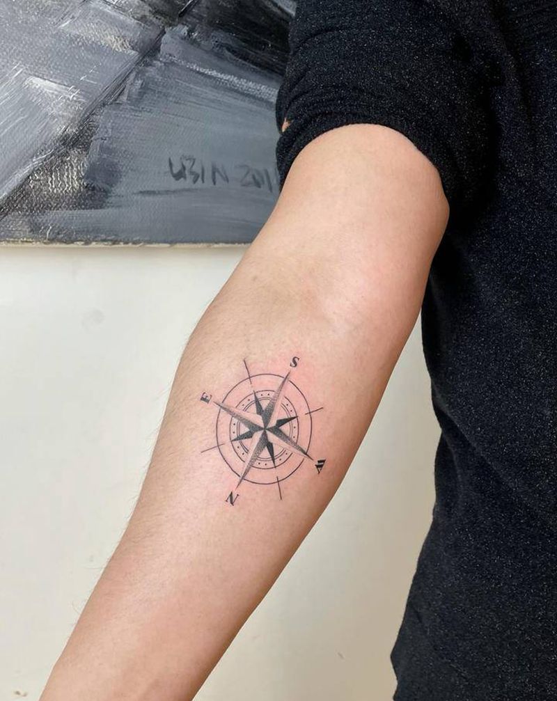 指南针纹身图片_手臂点刺几何纹身图案