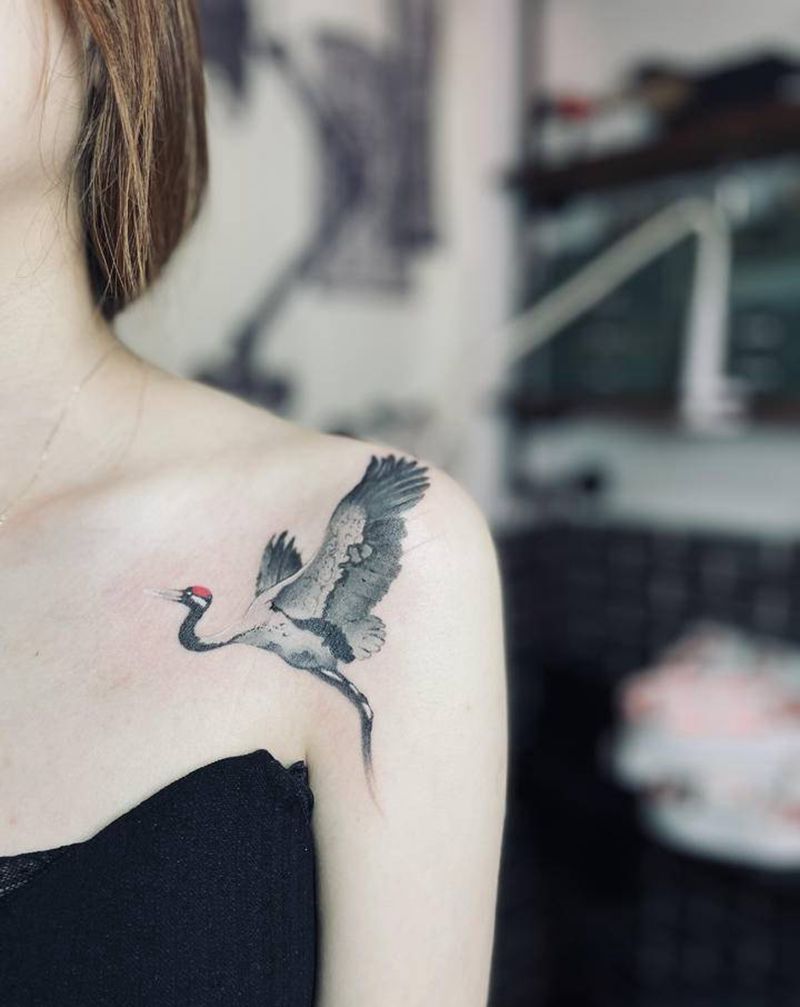 鹤纹身图片_肩部水彩鹤纹身图案