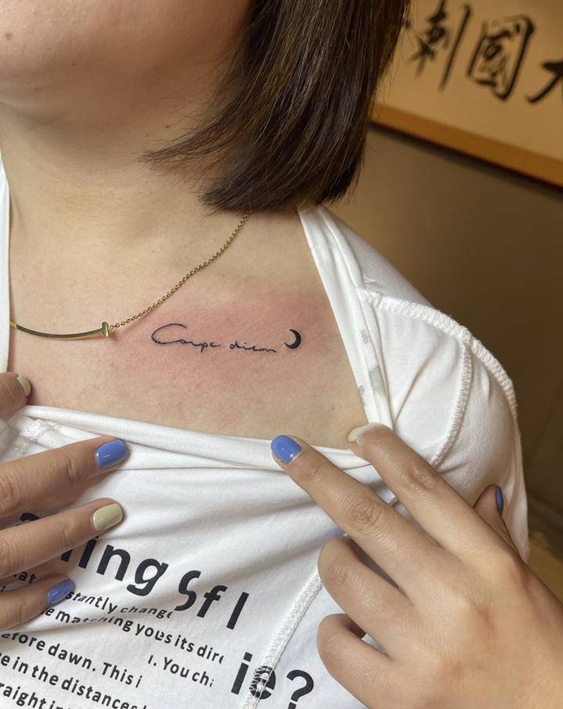 字纹身图片_胸部花体字纹身图案