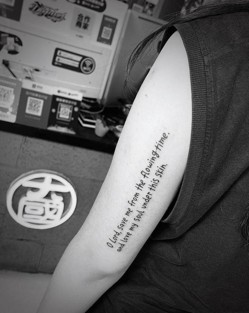 字纹身图片_肩部花体字纹身图案