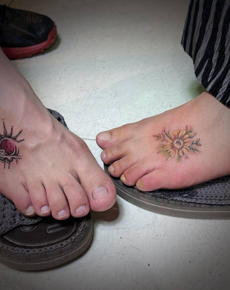 向日葵，太阳纹身图片_脚部水彩几何纹身图案