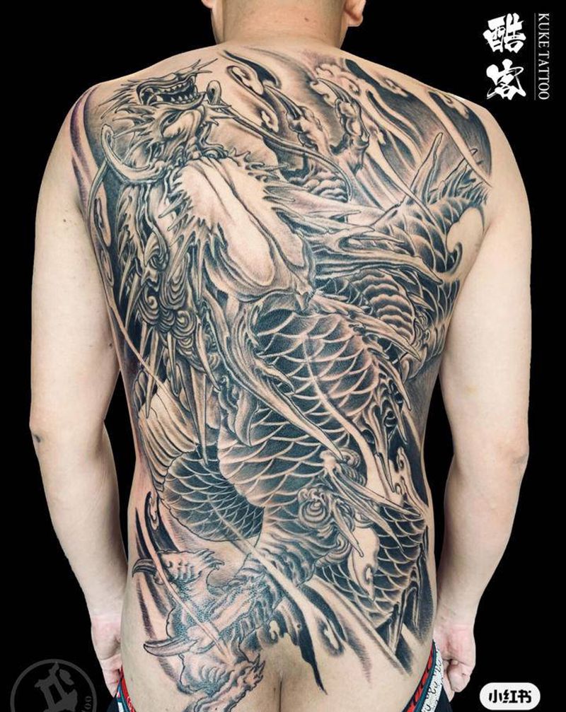 满背纹身图片_背部老传统纹身图案