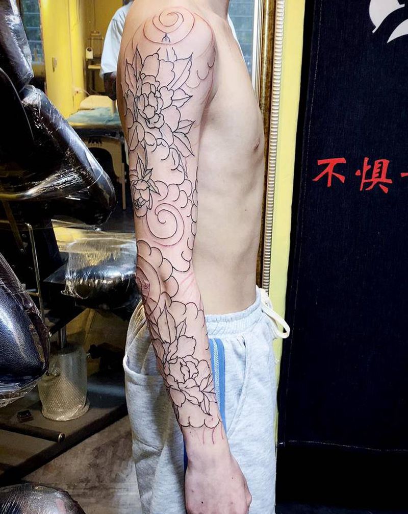 传统牡丹花臂纹身图片_手臂老传统新传统牡丹 云纹身图案