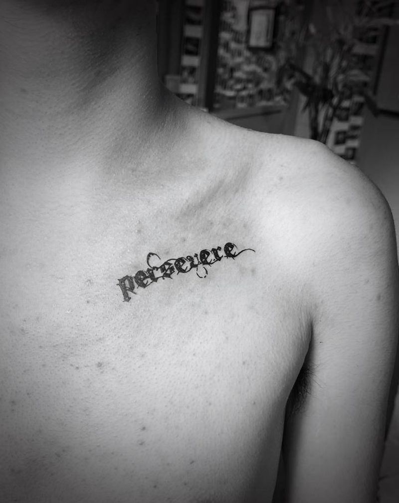 字母纹身图片_肩部花体字纹身图案