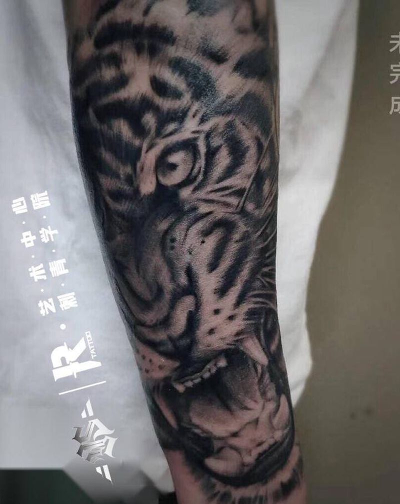 店内驻店写实作品纹身图片_手臂欧美写实纹身图案