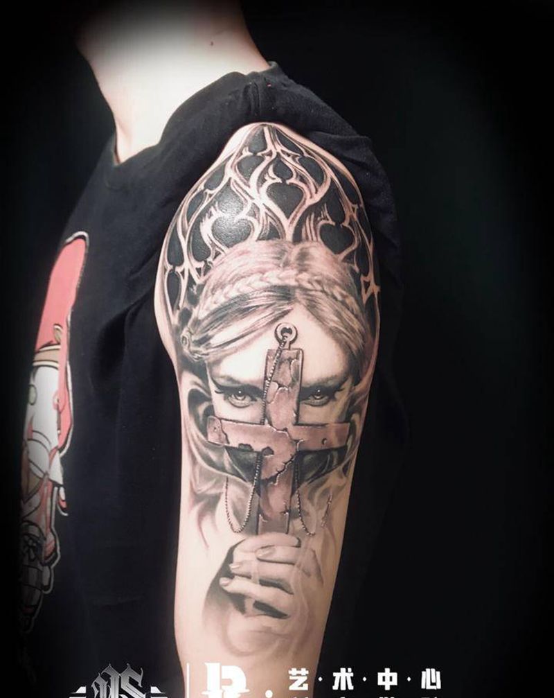 大臂写实纹身图片_手臂欧美写实纹身图案